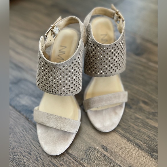 Neiman Marcus Sandals size 5.5 - Picture 1 of 9